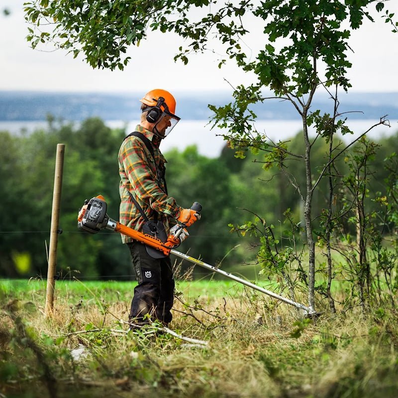 Husqvarna Freischneider 336 FR inkl. Gurt und drei Schneidaufsätzen
