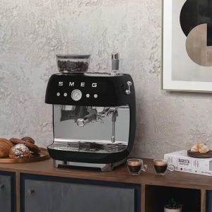 Smeg Espressomaschine EGF03 schwarz-matt